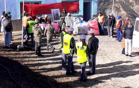 مساعدات إنسانية لمواجهة موجة البرد القارس تصل إلى جبال وقرى اقليم الحسيمة