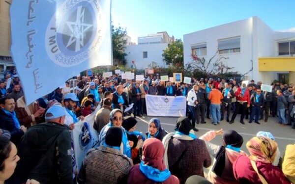 الحسيمة الاتحاد المغربي للشغل ينظم وقفة احتجاجية حاشدة ضد غلاء المعيشة